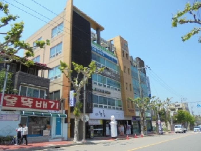 충청북도 청주시 서원구 사창동 254-7 영화빌딩  2층 201호 외 1개 호