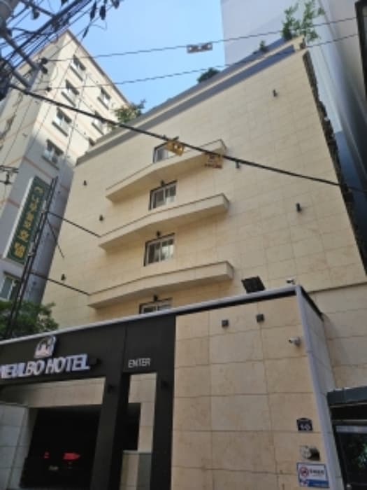 부산광역시 부산진구 신천대로62번길 10 외 2 필지