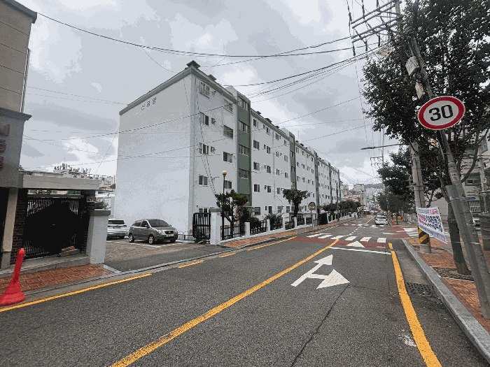 부산광역시 동래구 사직동 28-4  2층208호