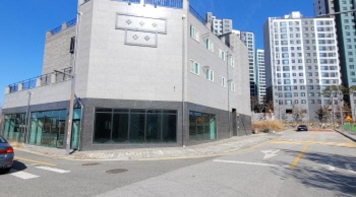 전북특별자치도 익산시 왕궁면 흥암리 1428 제1동  1층101호 외 2개 호