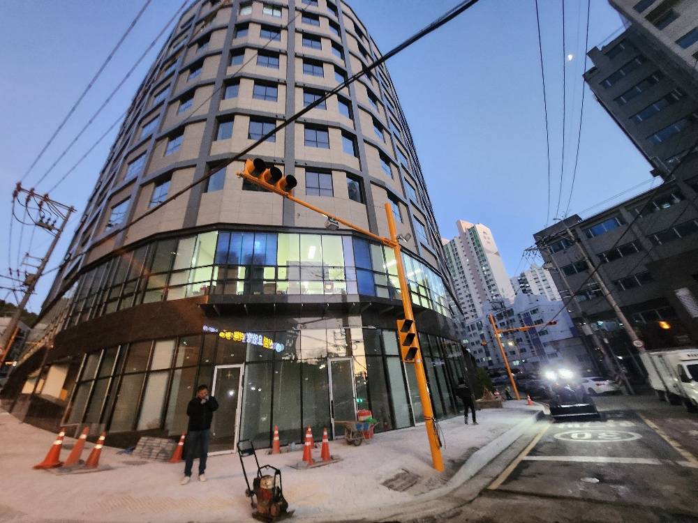 20250600043922 4