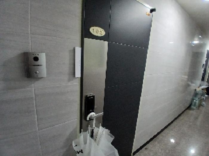 세대 현관문