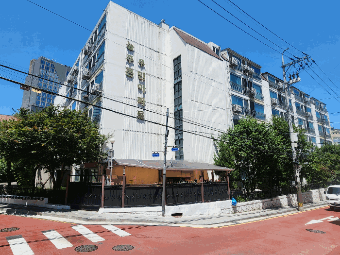 본건 소재 건물 전경