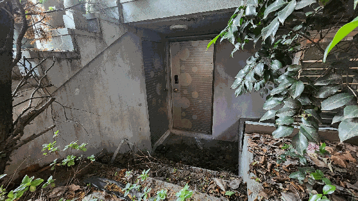 지하층 출입문(남측)