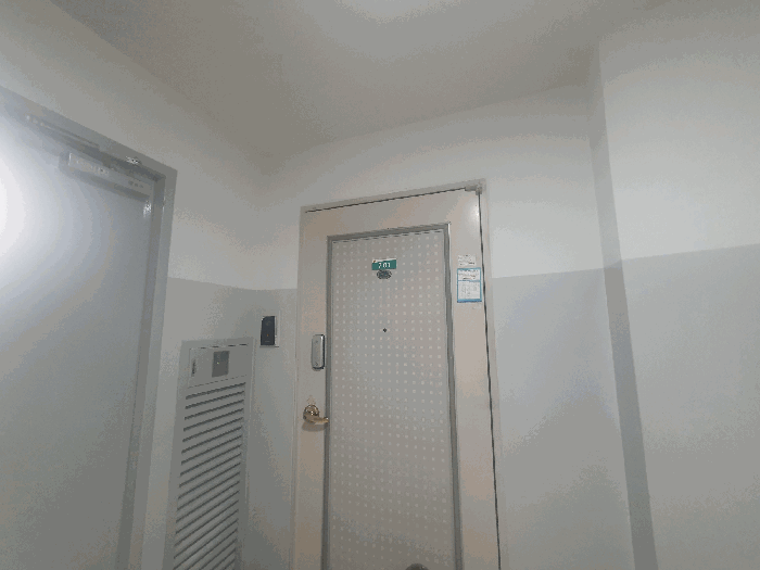 본건 호수 출입문