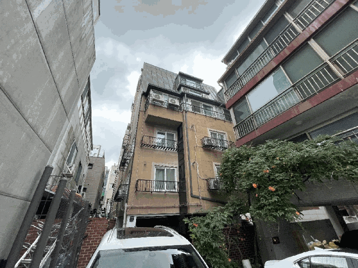 본건 소재 건물 전경
