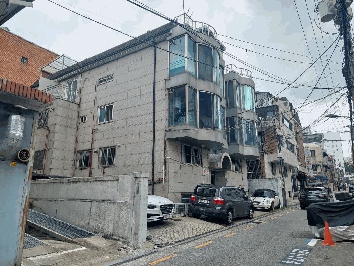 본건 전경 및 제시외건물 기호㉠~ 기호㉣ 현황