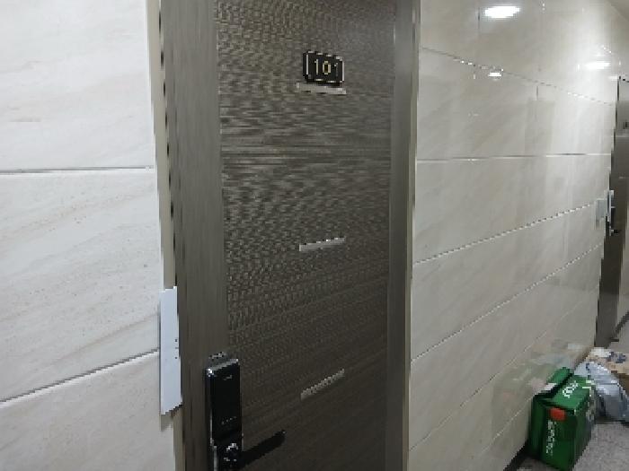 세대 현관문