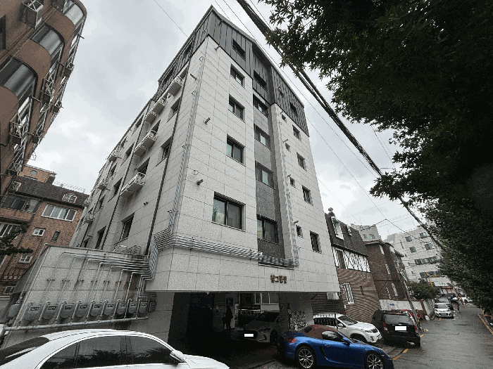 본건 소재 건물 전경