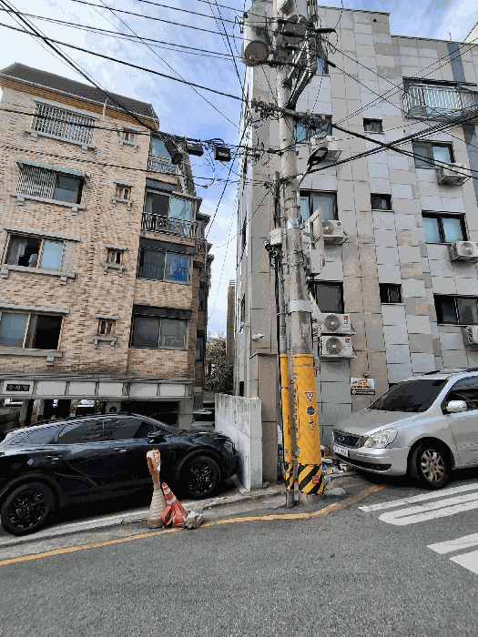 측면(인접 712-81과 경계)