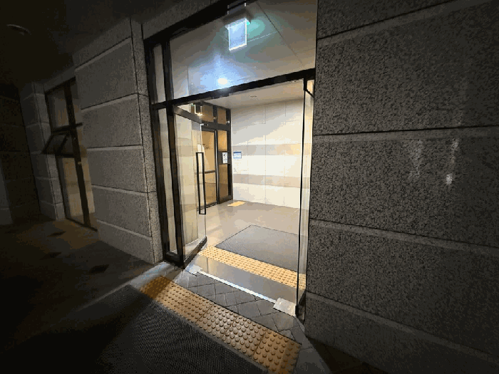 지하 1층 공동출입구