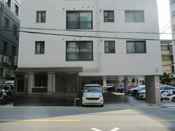 본 건 건 물 1 층 부 분