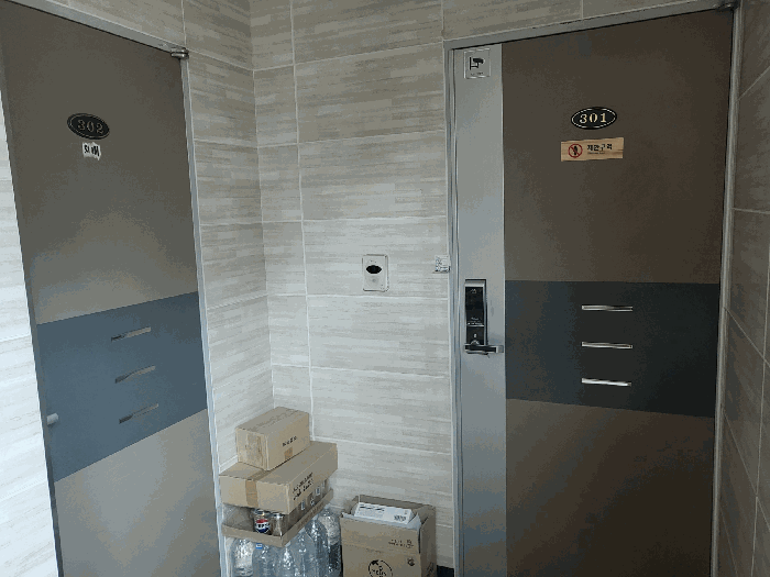 본건 호 표식(사, 아:3층 301호, 302호)