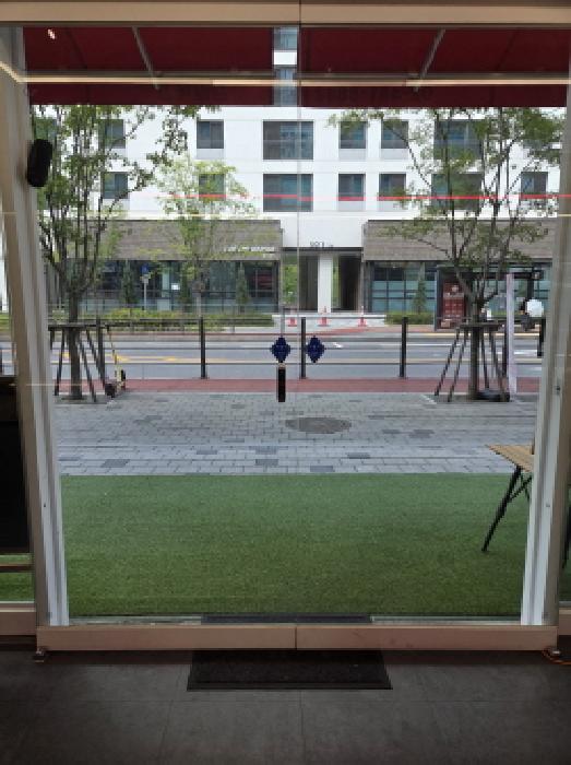 101호와 102호 경계선(내부에서 바라본 출입문)