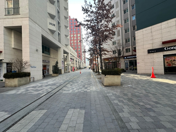 대상물건 단지 내 전경
