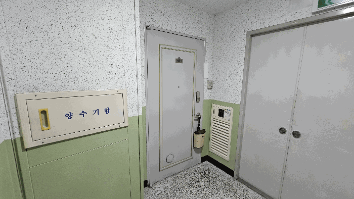 < 본건 출입구 전경 >