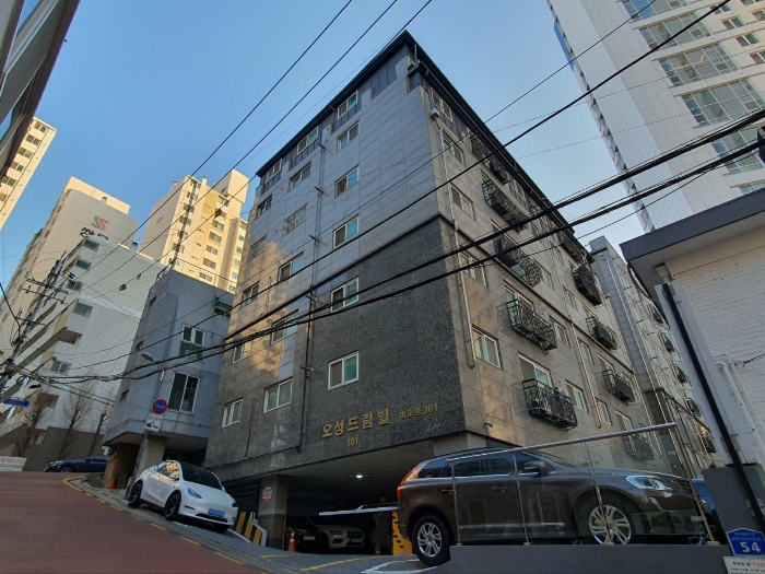본 건 동 전 경