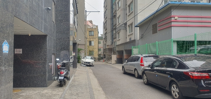 본건이 소재한 건물 주위 전경①