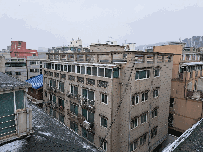 건물 및 본건 전경
