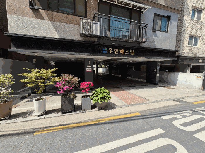 건물명칭 및 1층주차장