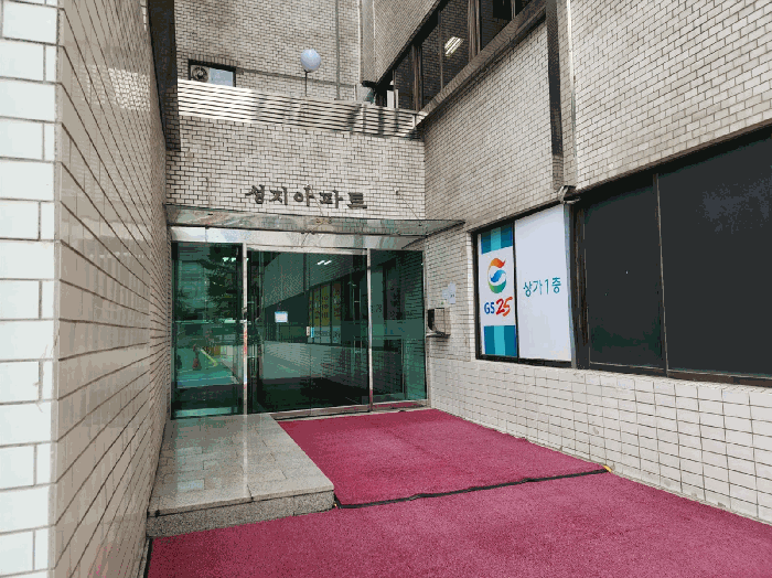 1층 공동출입구 전경