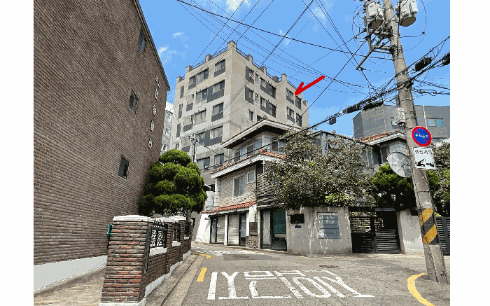 본건 남동측에서 촬영