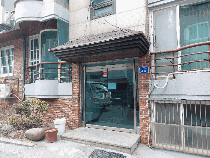 동 출입구
