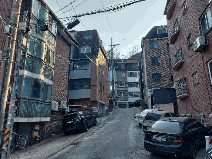 서측 도로변 전경