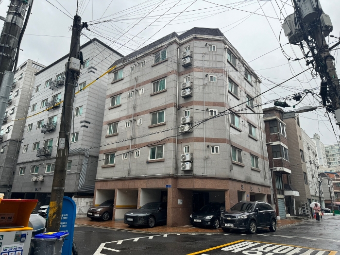 < 본건 전경 >