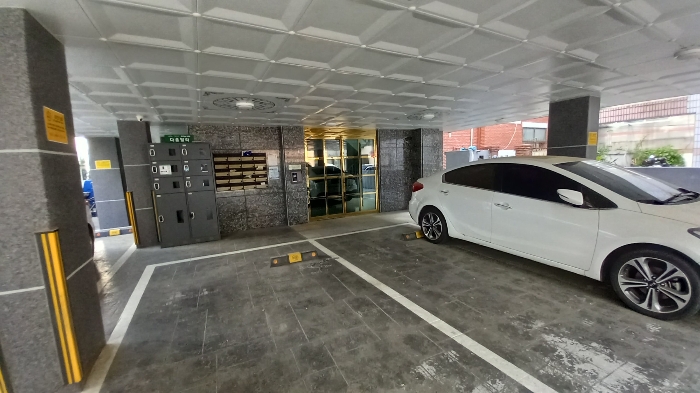 본건 출입구