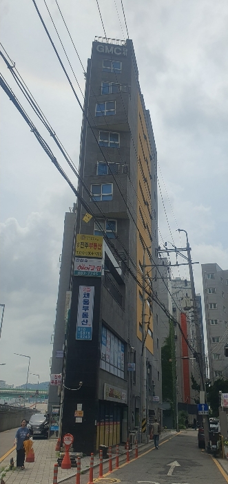 본건이 소재하는 건물 전경②