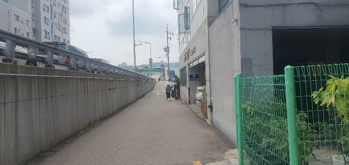 본건이 소재하는 건물 주위 전경②