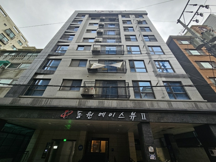본건소재 건물(건물외벽에 "동원에이스뷰Ⅱ"로 표시되어 있음)