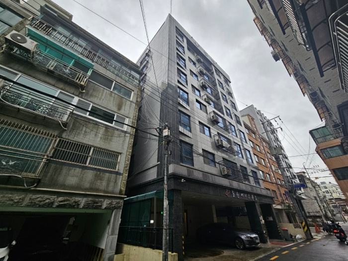 본건소재 건물(측면)