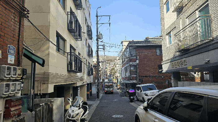 < 남동측에서 본 본건 주위 전경 >