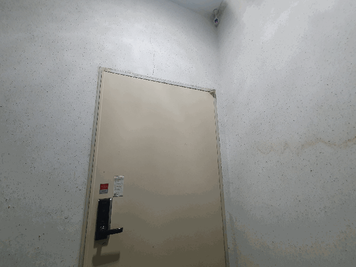 본건 출입문(기호1)