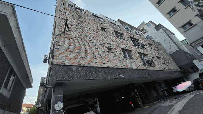 본건 소재 건물 전경