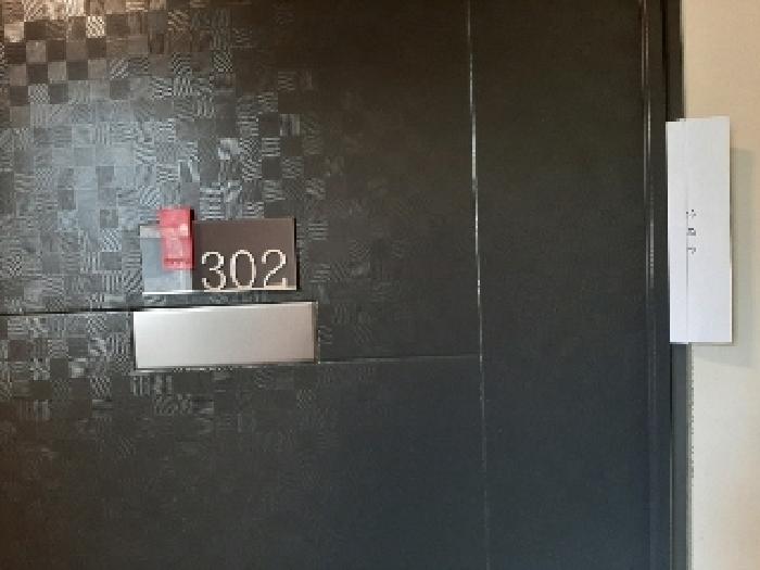 302호 세대출입문