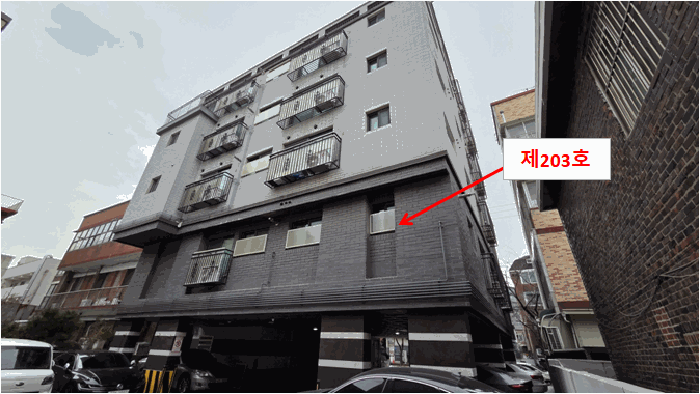 본건이 속한 건물 전경(본건 북측에서 촬영)