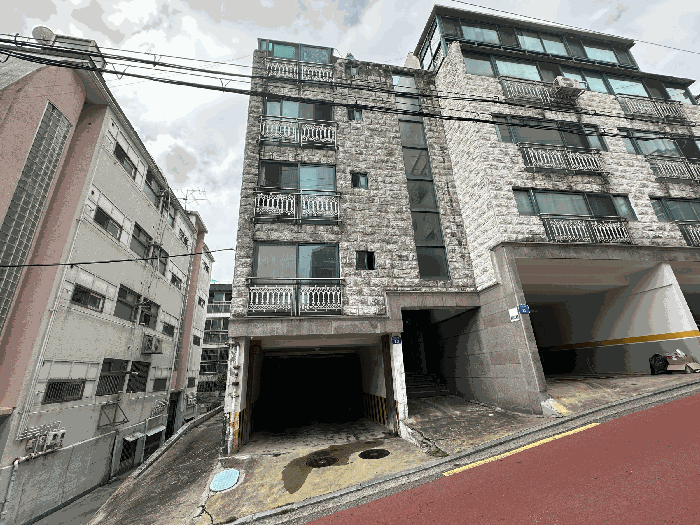 【 본건이 속한 건물 전경 】