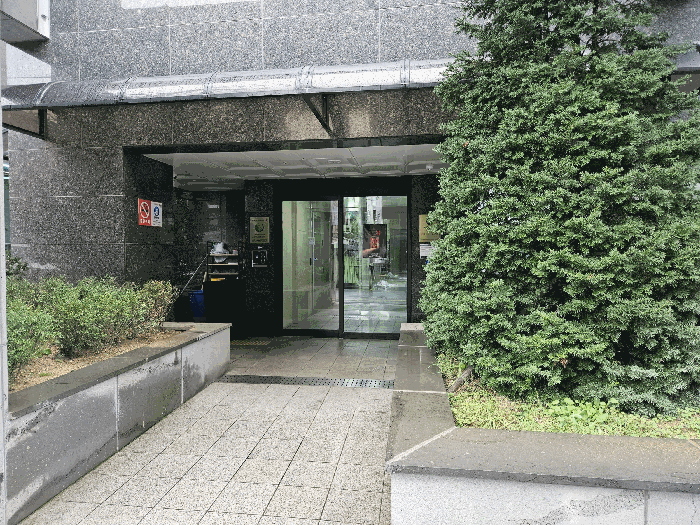 지상 1층 공용 출입구