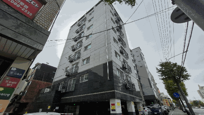본건 소재 건물 전경
