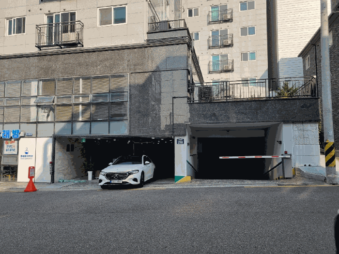 주차장 출입구