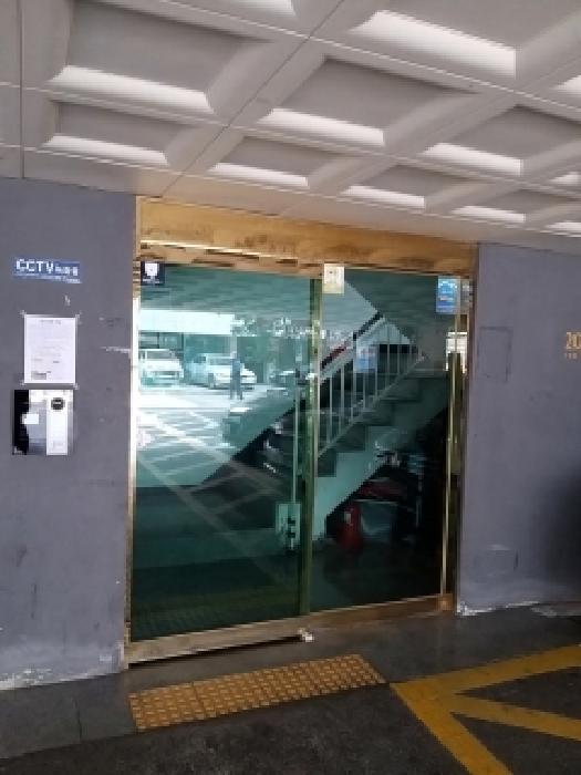 공동 출입문