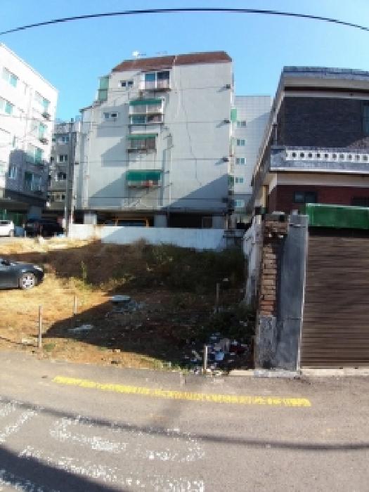 이 사건 부동산의 우측 경계선