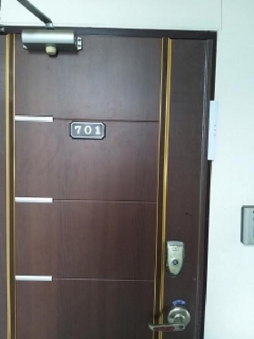 701호 세대 출입문