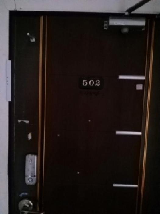 502호 세대 출입문