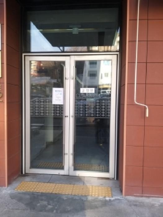 공동 출입문