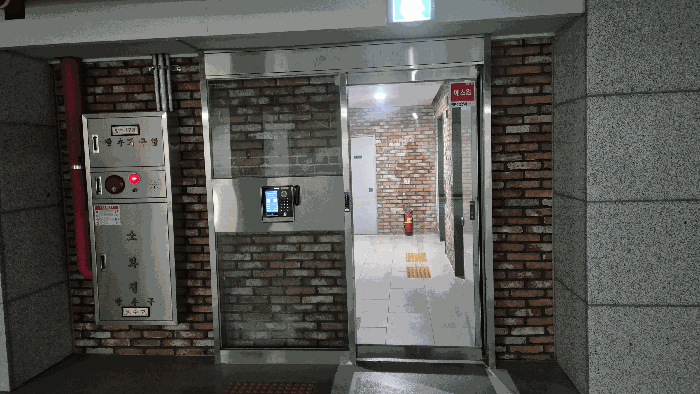 지하실 공통출입구
(지하1층주차장에서 내부로 출입)