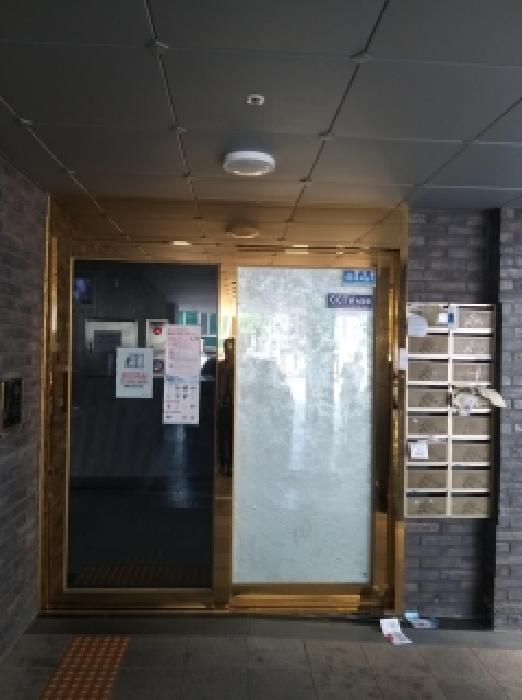 건물 현관